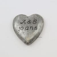 Coeur en étain avec gravure + gravure 10 ans + initiales